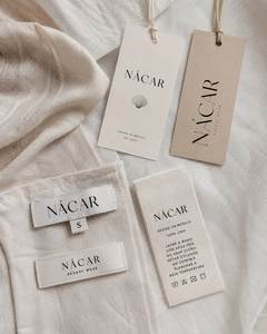 Étiquettes de vêtements minimalistes personnalisées – Étiquettes en papier de marque avec cordons pour vêtements - Product Image 1
