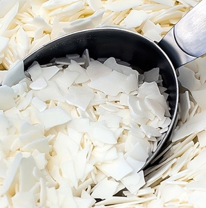 Vente en gros de granulés de cire de soja naturelle de qualité supérieure à bas <span class=keywords><strong>prix</strong></span>, 100% cire de soja 464 Golden Soywax pour la fabrication de bougies, bougies parfumées DIY - Product Image 1