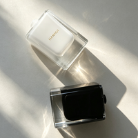 Flacon de parfum en verre carré vide de 30 ml, 50 ml, 100 ml avec un capuchon unique en argent et en or