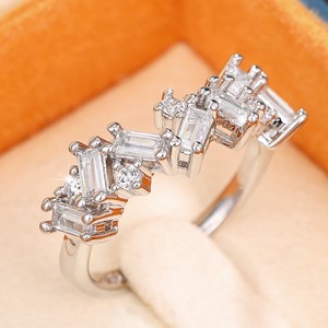 Anello Rettangolare in Cristallo Rosa per Donne, Accessorio Minimalista per Feste e Uso Quotidiano - Product Image 2