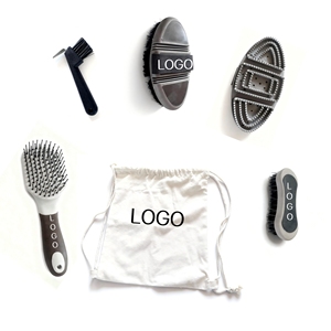 Kit de brosses de toilettage pour chevaux en plastique flexible de haute qualité avec design ergonomique, logo personnalisable, couleur personnalisable, utilisation en extérieur pour l'entretien des chevaux - Product Image 1
