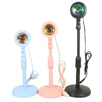 Mini lampe de bureau moderne avec fonction coucher de soleil RVB Alimenté par USB Corps en ABS écologique Célébrez le soleil qui ne se couche jamais