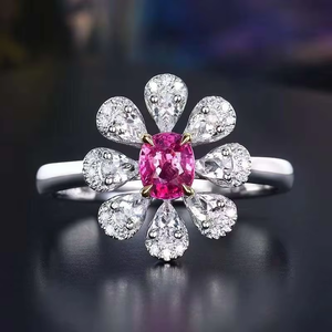 Bague en or blanc 18 carats avec rubis ovale non chauffé de 1,42 carat couleur sang de pigeon, sertie d'un halo de 35 grands diamants brillants et d'un pavé de diamants sur la tige, bijoux fins - Product Image 1