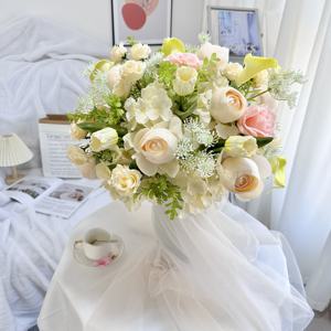 Arreglo de Rosas Artificiales en Forma de Bola, Estilo Champán Romántico y Soñador, Hecho a Mano para Centro de Mesa de Boda - Product Image 1