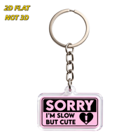 Porte-clés en acrylique rose et noir « Sorry I'm Slow but Cute » avec cœur et point d'interrogation, imprimé UV, étanche, amusant et auto-décalcomanique