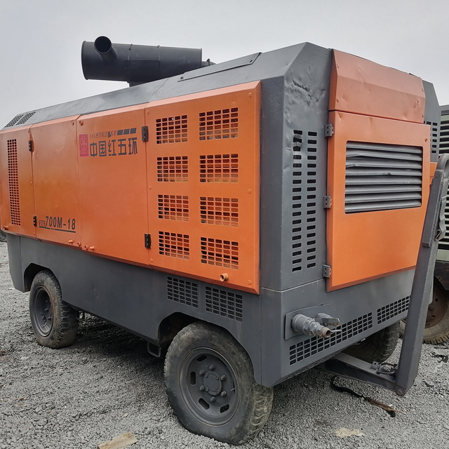 Factory Good Quality Diesel Engine Mobile Air Compressor Mining 18bar Portable  Screw Air Compressor on Sale