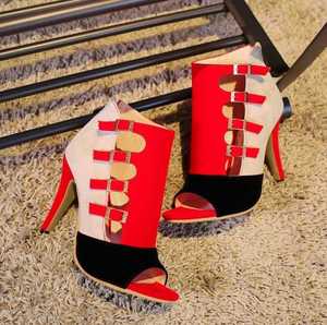 2024 <span class=keywords><strong>sandali</strong></span> con <span class=keywords><strong>tacco</strong></span> <span class=keywords><strong>alto</strong></span> da donna del commercio estero nuovi colori abbinati fibbia per cintura scarpe a bocca di pesce di grandi dimensioni - Product Image 5