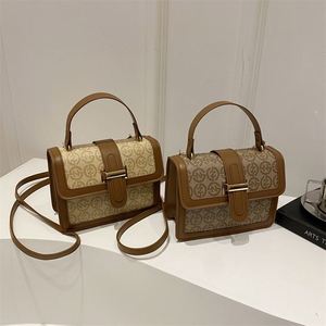 Fashionable Retro Lock Handbag Simple Crossbody Shoulder Bag Niche Design <b>Small</b> Square Women's Messenger Bag - Product Image 1