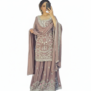 Collection FULAPARI 2024, le costume Sharara en soie Georgette brodée multicolores le plus vendu en Inde, nouvelle création de designer pour les occasions spéciales. - Product Image 1