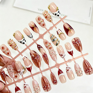 Caja de 30 piezas de <span class=keywords><strong>uñas</strong></span> postizas prensables hechas a mano, superventas transfronterizo, con diseño de línea pintada en 3D, puntas almendradas francesas y pedrería. - Product Image 1