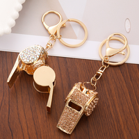Porte-clés sifflet tendance en strass, porte-clés sifflet en métal incrusté de diamants étincelants pour femmes, hommes, sacs et accessoires de voiture