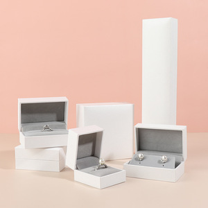 Wholesale Custom White Jewelry Box Ring Necklace Pendant Jewelry Packaging Box Fancy Paper Jewelry Box
