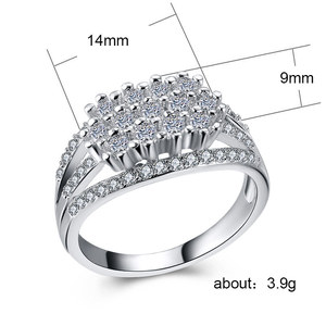 Anello da Donna a Tre File con Taglio Rotondo Scintillante, Elegante Gioiello Regolabile in Lega, Stile Moderno - Product Image 4