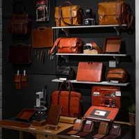 Meuble de Présentation Haut de Gamme pour Sacs de Mode avec Vitrine Anti-Traces de Doigts et Éclairage Rétroéclairé Personnalisé