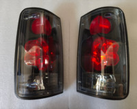 Piezas de Automóvil Luces Traseras para Camioneta MAZDA B2000 B2500 B2600 1986-1993 Lámpara Trasera Ub3951152a Ub3951162a