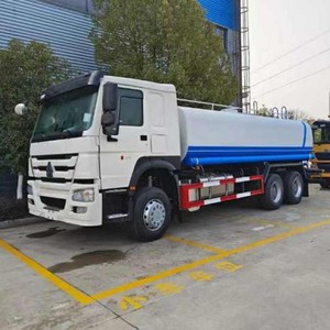 Camión Cisterna de Agua SINOTRUK HOWO 6X4 Diésel, Camión Pulverizador con Tanque de Agua de 20 CBM para Construcción - Product Image 3
