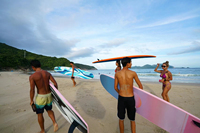 Planche de surf en mousse longue planche de surf d'usine avec laisse planches de surf souples pour l'école de surf