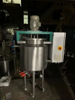 Cuve de mélange industrielle en acier au carbone, réservoir vertical de stockage de liquides chimiques, fût agitateur à ouverture supérieure, support robuste