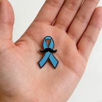 Épinglette personnalisée en métal avec ruban bleu et moustache pour la sensibilisation au cancer de la prostate, pour événements de collectes de fonds caritabiles sur la santé masculine
