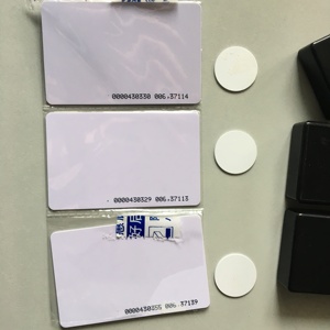 <span class=keywords><strong>Escape</strong></span> habitación encontrar cuatro tarjetas de identificación de la vida <span class=keywords><strong>real</strong></span> juego de <span class=keywords><strong>escape</strong></span> cuatro ID táctil en el mismo tiempo candado abierto - Product Image 2