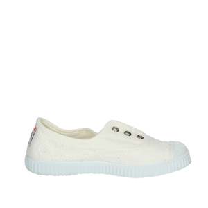 Cienta Girls Slip On <b>Canvas</b> <b>Shoes</b> <b>White</b> 70998 Trendy Flat Style - Product Image 4