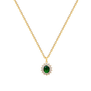 Collana con Ciondolo in Pietra Verde Ovale, Elegante Collana da Donna con Accenti Scintillanti - Product Image 5