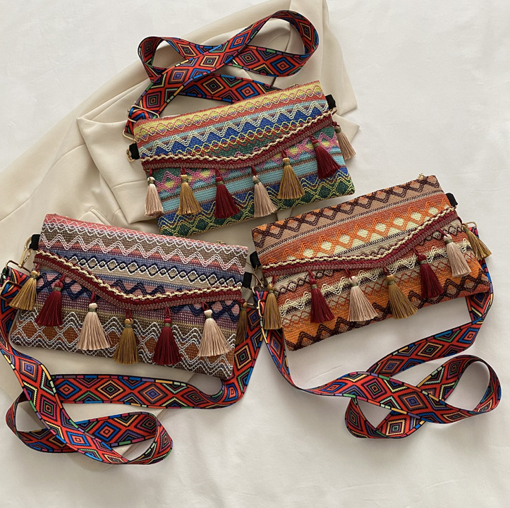 Borsa a tracolla Boho in tela rivestita a tracolla con nappe ricamate tribali etniche multicolori da donna