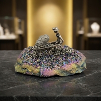 Figurine de mineur en amas d'améthyste naturelle avec pyrite, ornement de guérison en cristal sculpté à la main pour la décoration intérieure