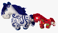 Nouvelle conception de peluche cheval avec rembourrage en coton PP, motifs bleu foncé et crinière – Adorable mascotte pour l'Année du Cheval