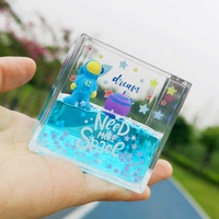 Nouveau liquide minuterie jouets sensoriels ornements de bureau cadeau acrylique cube astronaute presse-papiers
