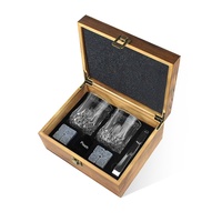 Ensemble cadeau en verre à whisky moins cher 8 pièces ensemble de boîtes en bois de granit pierres à whisky avec kit de verre pierre de refroidissement réutilisable pour le whisky