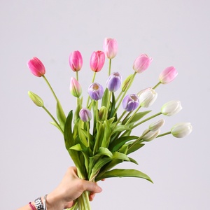 5 teste artificiali <span class=keywords><strong>tulipano</strong></span> Bouquet di gomma morbida fiori decorativi per la casa soggiorno sala da pranzo tavolino Bouquet finti tulipani fiore - Product Image 1