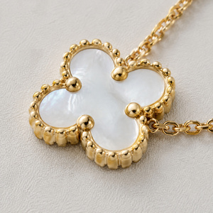 Collier tendance en acier inoxydable plaqué or avec pendentif serpent et breloques mixtes pour femme - Product Image 3