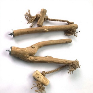 Perchoir pour oiseaux en bois naturel, multi-branques avec jouet en corde, ornement écologique pour animaux de compagnie, fabriqué au Vietnam - Product Image 1