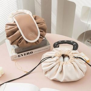 Factory New Women's <b>Large</b> Capacity PU Letter Pattern Waterproof Portable Cosmetic Bag With Zipper Closure Fashion <b>Outdoor</b> Makeup - Product Image 1