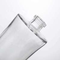 Bottiglia Vuota per Alcolici in Vetro Flint ad Alta Trasparenza con Base Pesante e Design a Vita Stretta per Vodka e Gin, con Tappo a Corona