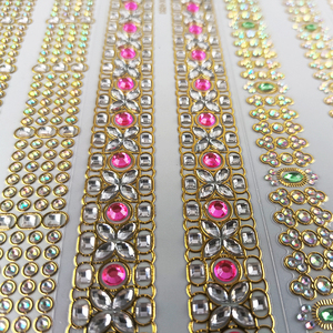 Autocollants <span class=keywords><strong>de</strong></span> <span class=keywords><strong>bijoux</strong></span> artisanaux en gros, autocollants <span class=keywords><strong>de</strong></span> tatouage temporaire auto-adhésifs en cristal, perles et pierres, autocollants <span class=keywords><strong>de</strong></span> gemmes pour <span class=keywords><strong>visage</strong></span> et mains, imperméables - Product Image 4