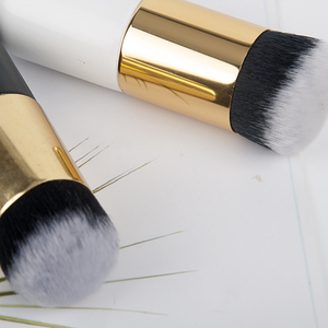 Pinceaux <span class=keywords><strong>de</strong></span> maquillage professionnels à <span class=keywords><strong>fond</strong></span> <span class=keywords><strong>de</strong></span> <span class=keywords><strong>teint</strong></span> unique Portable 6 couleurs BB crème ventilateur brosse outils cosmétiques - Product Image 4
