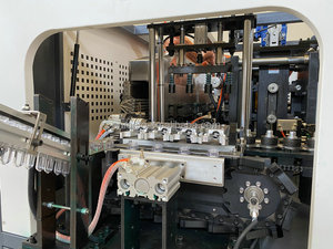 Équipement de soufflage de bouteilles en plastique PP PC et machine d'étiquetage en moule, machine de production intégrée automatique - Product Image 4