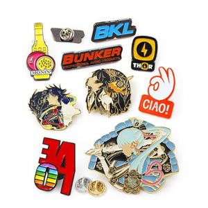 Pins de solapa de metal personalizados del fabricante con diseños de cruz y anime para regalo, esculturas, pins de solapa blandos y rígidos, y pins esmaltados. - Product Image 1
