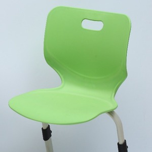 Silla escolar Lin Ying de plástico verde, estilo moderno minimalista para uso en el aula y en el hogar. - Product Image 1