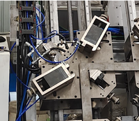 Cadre de profilés en aluminium pour portes et fenêtres Machine à sertir les coins par soudage vertical à quatre têtes (quatre coins) avec CNC (automatique)
