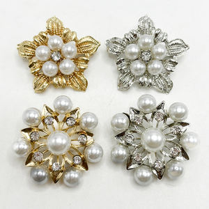 エレガントなクリスタルラインストーンクラシック高級パールブローチ - Product Image 3