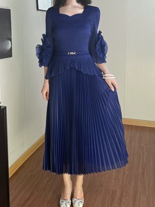 Abito floreale fatto a mano Miyake un abito da <span class=keywords><strong>donna</strong></span> Plus-size alla moda in tinta unita con pieghe ad alto elastico - Product Image 6