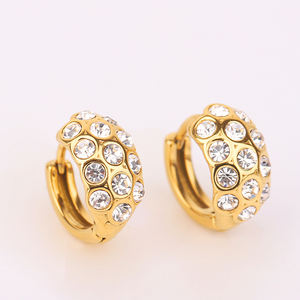 <span class=keywords><strong>Orecchini</strong></span> a Scatto a Cerchio a C in <span class=keywords><strong>Corallo</strong></span> con Zirconi, Gioielli in Acciaio Inossidabile Ipoallergenico Placcato Oro 18k, Dropshipping Senza MOQ, Disponibili in Stock USA - Product Image 6