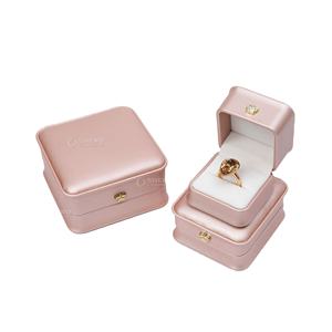 Caja de Joyería de Lujo Personalizada para Compromiso, Anillos, Aretes, Pulseras, Collares, Caja de Joyería de Cuero PU con Logotipo - Product Image 1