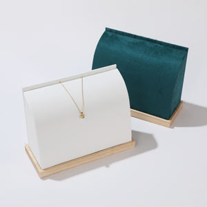 Support de présentation de bijoux de luxe élégant et brillant avec logo personnalisé, support de présentation de bijoux de luxe blanc haut de gamme pour demi-pendentifs, pour magasin de bijoux - Product Image 1