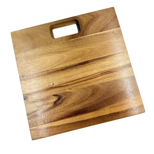 Planche à découper en bois d'acacia 31x31x1,5cm rectangulaire pour usage en cuisine - Product Image 1