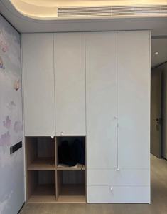 Armario Moderno Minimalista a la Altura del Techo, Diseño sin Tiradores, <span class=keywords><strong>Puertas</strong></span> Corredizas Ocultas, Iluminación LED Integrada - Product Image 2