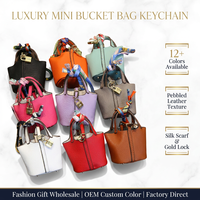Porte-clés de luxe en forme de mini sac seau en cuir PU avec foulard en soie et breloque cadenas doré, pendentif de sac pour femme, cadeau de mode, vente en gros, OEM, personnalisé